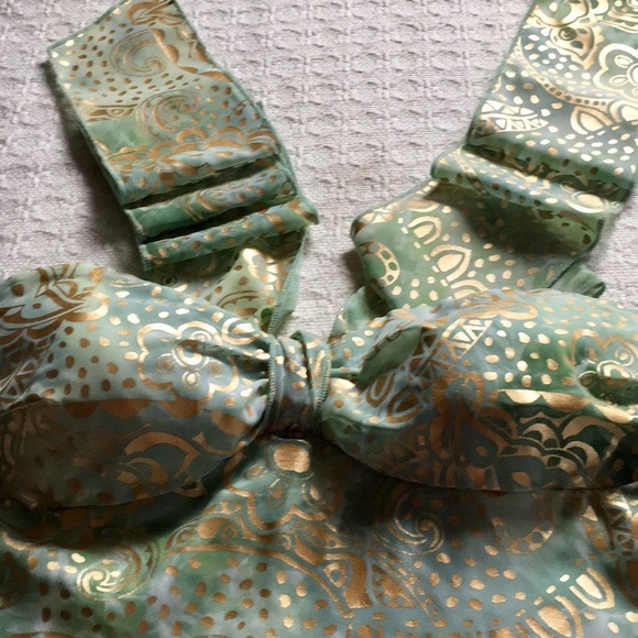 CHARLOTTE RUSSE HALTER BLOUSE W BUILT IN BRA - Picture 2 of 7